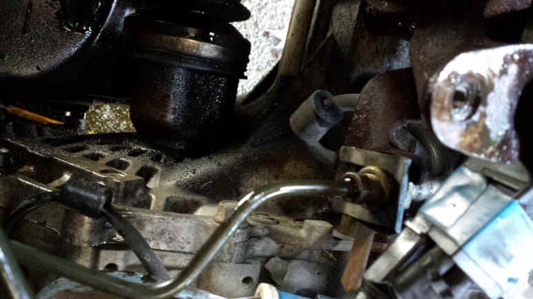 ford escort clutch master cylinder removal - hydrolic line clip