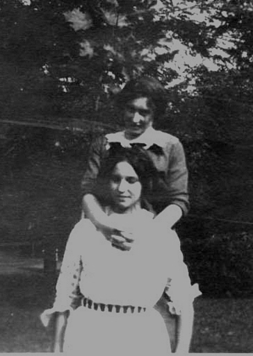 Allegra O'rouark and sister Elaine O'Rouark. 1914