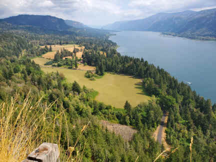 columbia river from cape horn